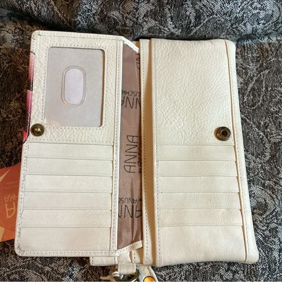 Anna Anushka NWT hand painted wristlet on white leather with red roses. - Picture 4 of 7